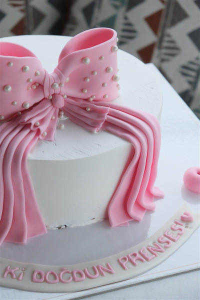 Butik Pembe Kurdele Bağlamalı Pasta