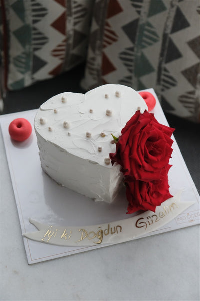 Butik Motto Kalp Gerçek Gül Pasta