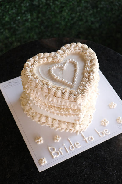 Butik Nostaljik Kalp Beyaz Pasta (Vintage Cake)