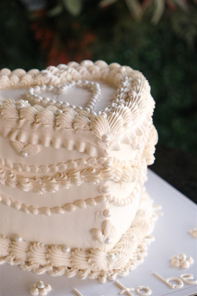 Butik Nostaljik Kalp Beyaz Pasta (Vintage Cake)