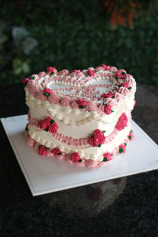Butik Kalp Nostaljik Pasta Beyaz Kırmızı (Vintage Cake)