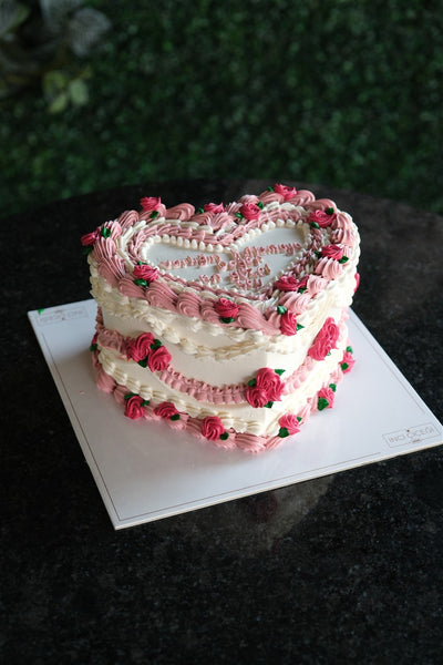 Butik Kalp Nostaljik Pasta Beyaz Kırmızı (Vintage Cake)