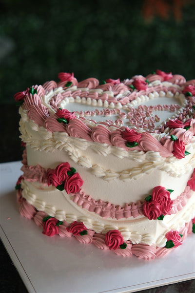 Butik Kalp Nostaljik Pasta Beyaz Kırmızı (Vintage Cake)