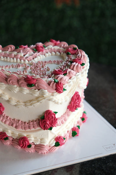 Butik Kalp Nostaljik Pasta Beyaz Kırmızı (Vintage Cake)