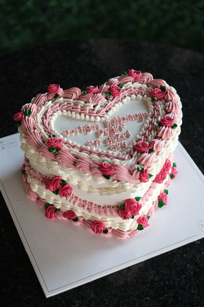 Butik Kalp Nostaljik Pasta Beyaz Kırmızı (Vintage Cake)