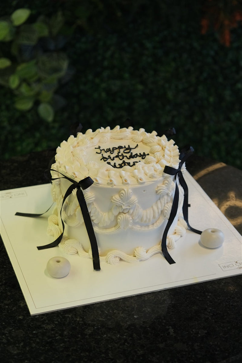 Butik Siyah Kurdela Nostaljik Pasta (Vintage Cake)