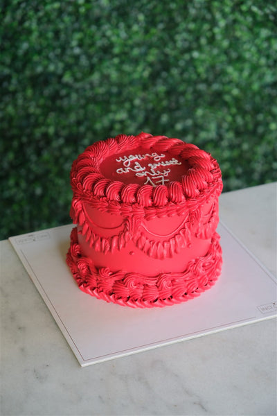 Butik Kırmızı Dekorlu Nostaljik Pasta (Vintage Cake)