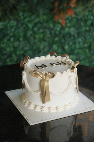 Butik Altın Kurdela Nostaljik Pasta (Vintage Cake)