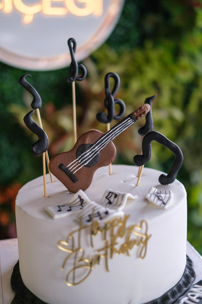 Butik Kemanlı Müzisyen Pastası