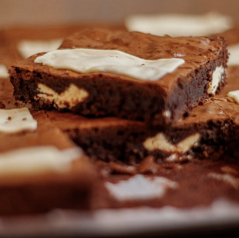 Beyaz Çikolatal Brownie Dilim
