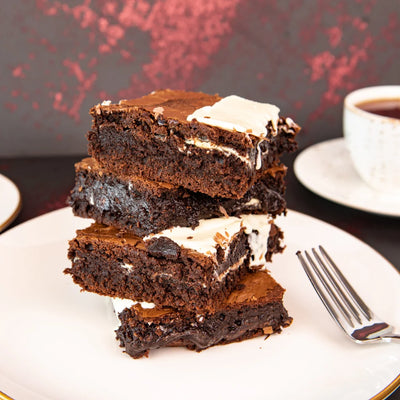 Beyaz Çikolatal Brownie Dilim